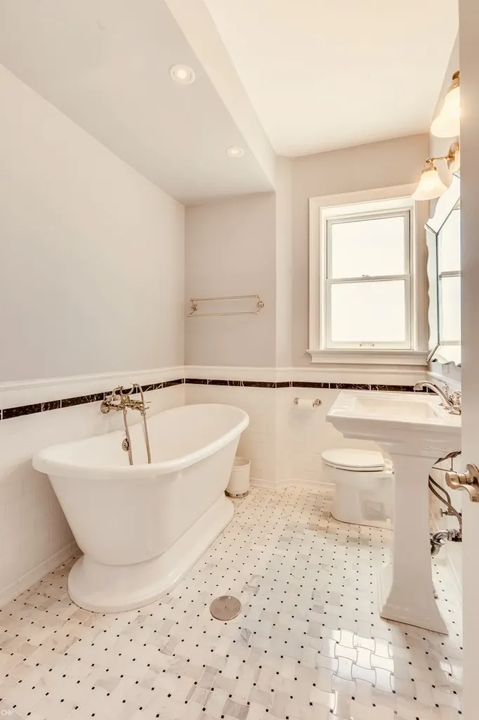 5000 South Cornell Avenue Chicago IL 60615