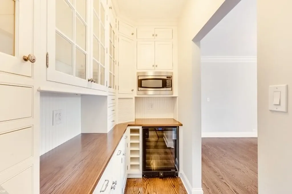 5000 South Cornell Avenue Chicago IL 60615