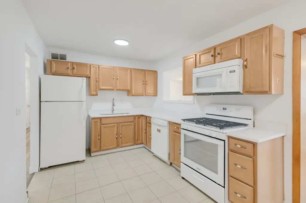 533 Redwood Road Bolingbrook IL 60440