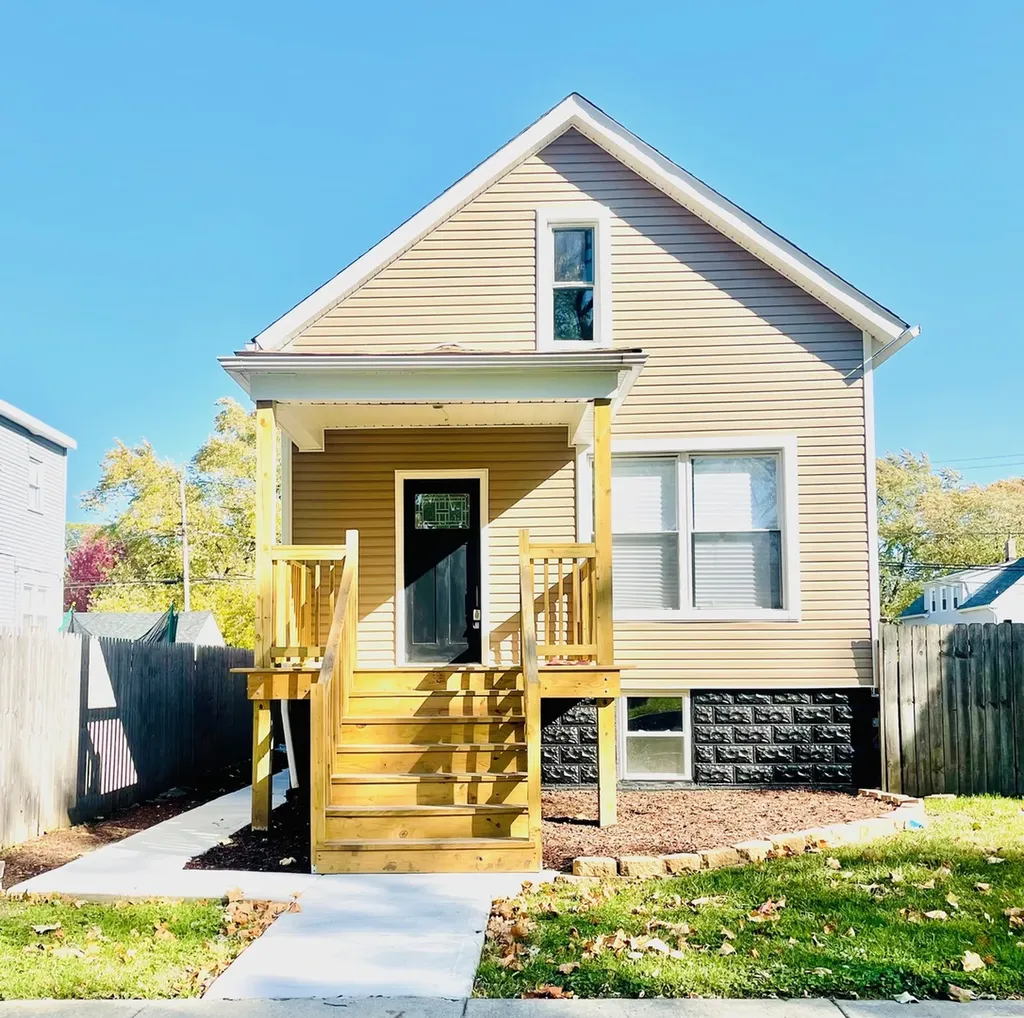 10205 South Wallace Street Chicago IL 60628