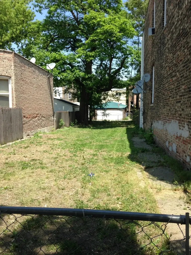 4030 West Arthington Street Chicago IL 60624