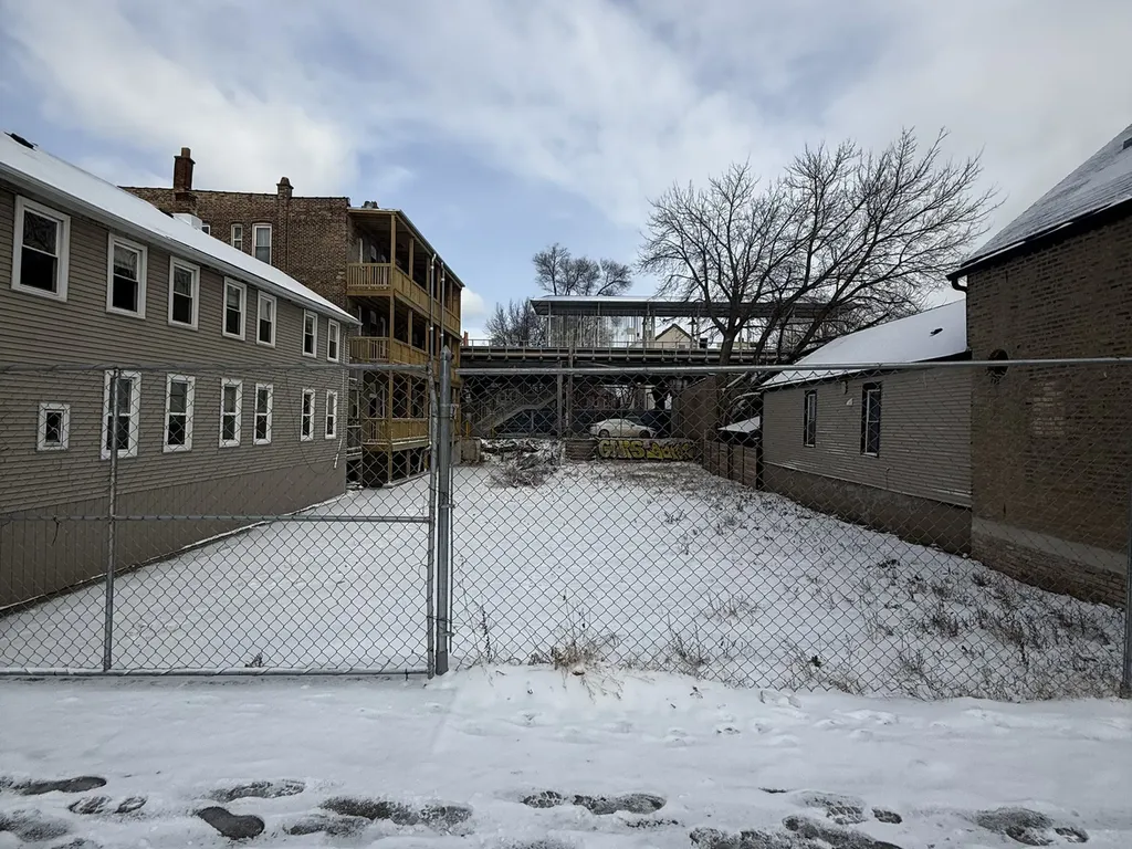 2050 West 21st Street Chicago IL 60608