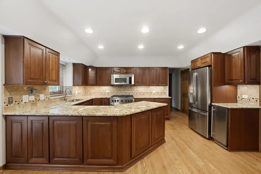 2528 Sun Valley Road Lisle IL 60532