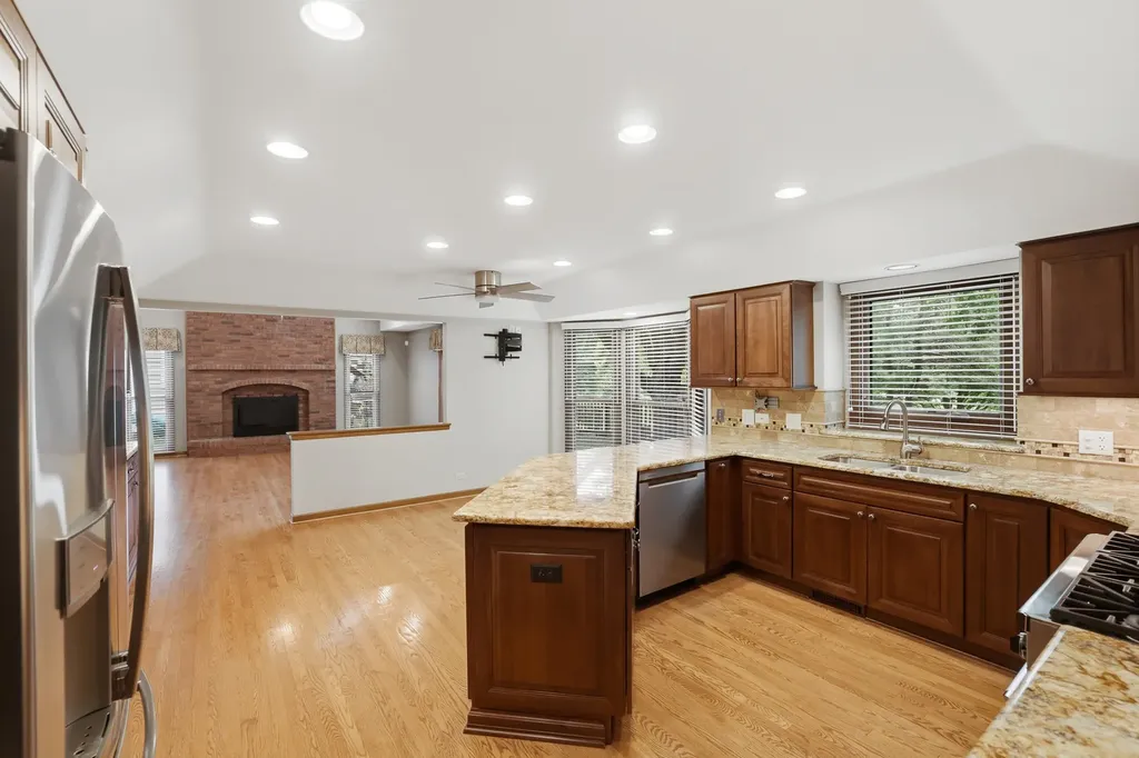 2528 Sun Valley Road Lisle IL 60532