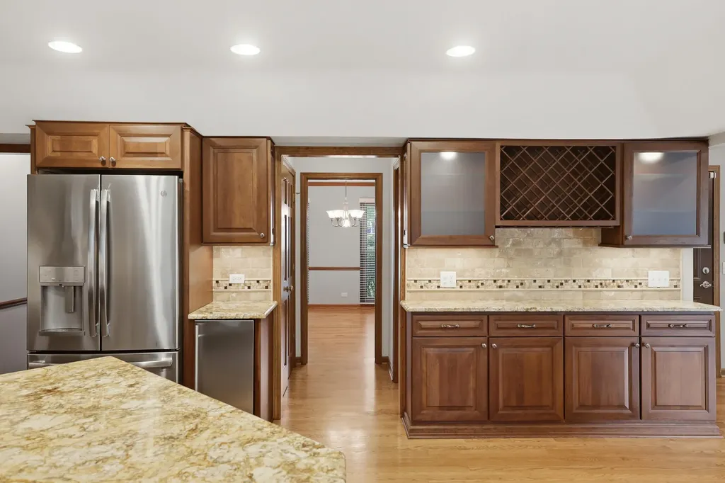 2528 Sun Valley Road Lisle IL 60532
