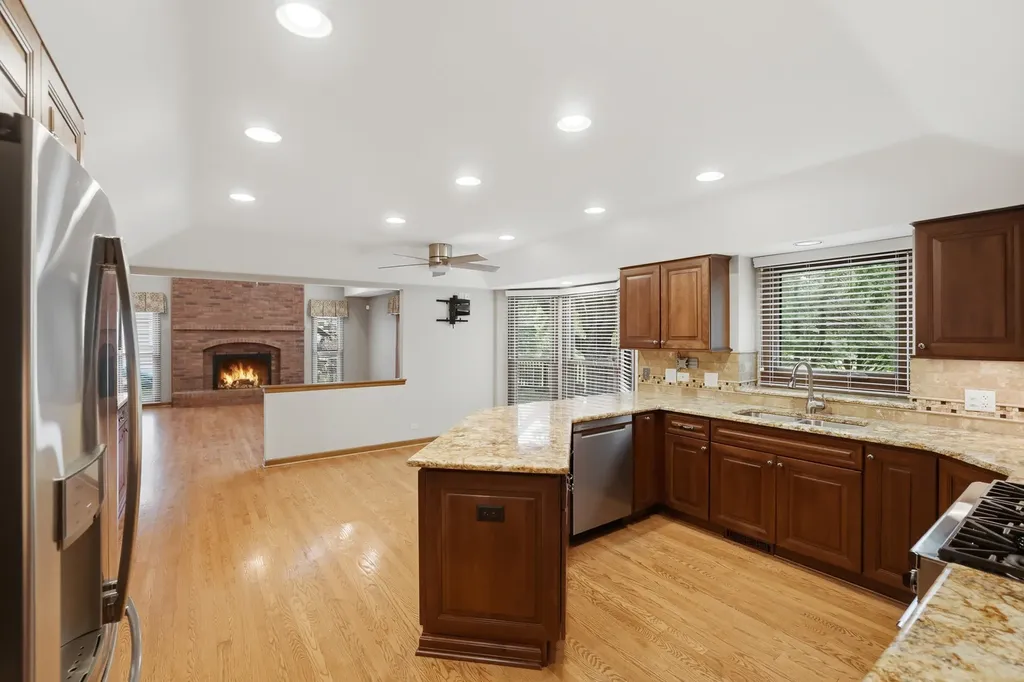 2528 Sun Valley Road Lisle IL 60532