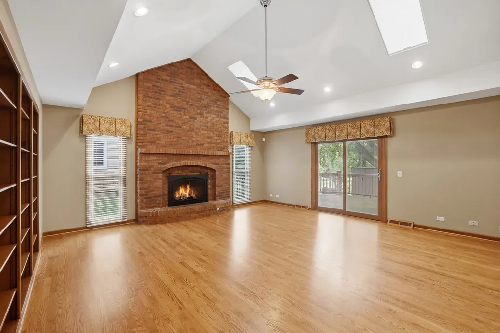 2528 Sun Valley Road Lisle IL 60532