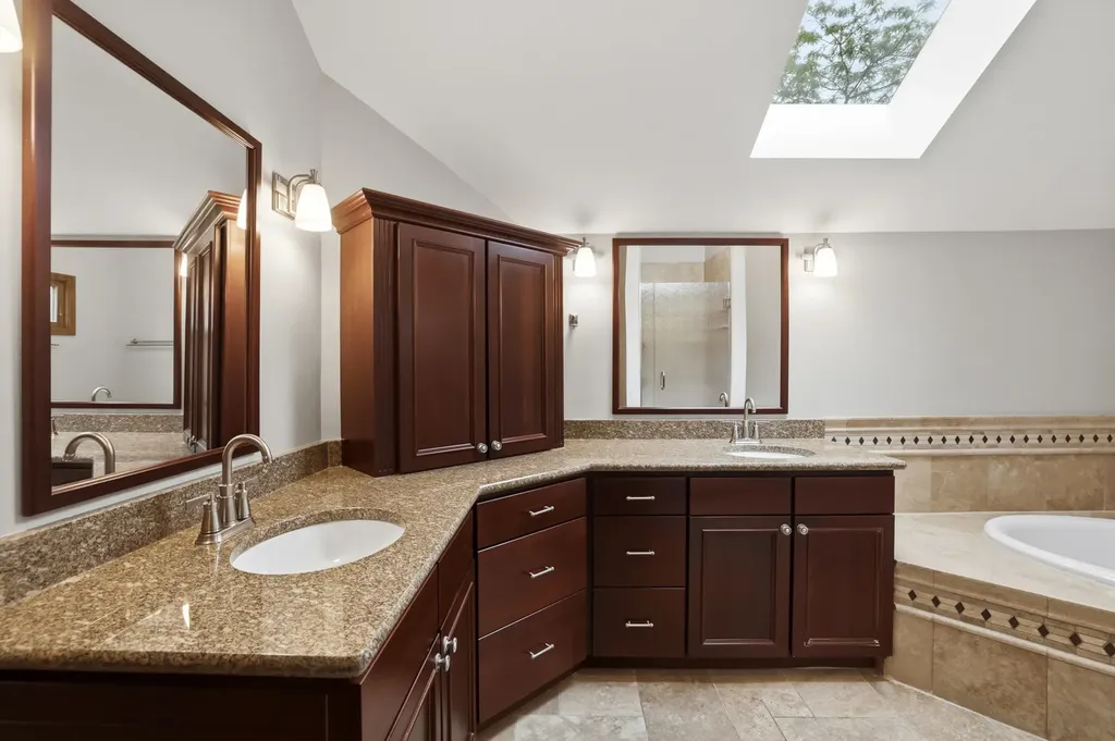 2528 Sun Valley Road Lisle IL 60532
