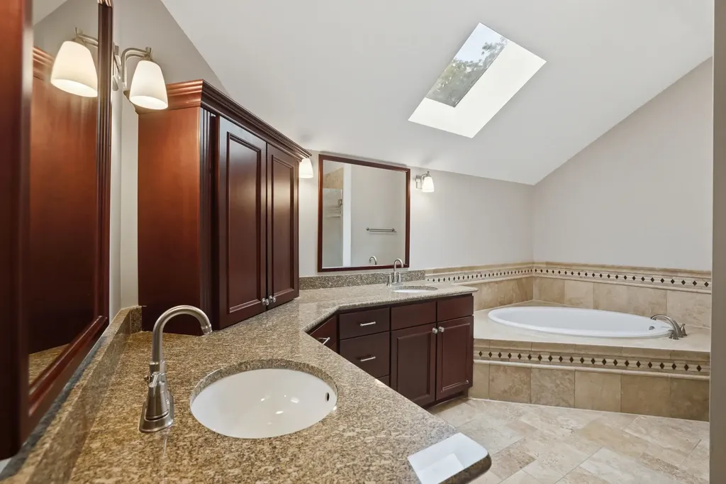 2528 Sun Valley Road Lisle IL 60532