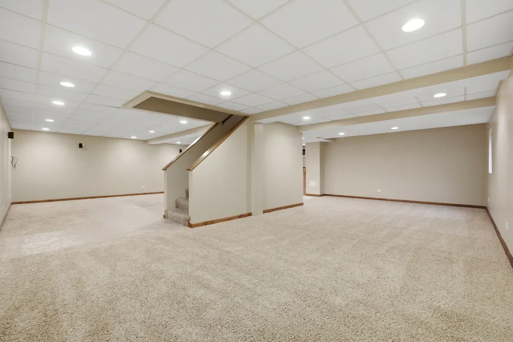 2528 Sun Valley Road Lisle IL 60532