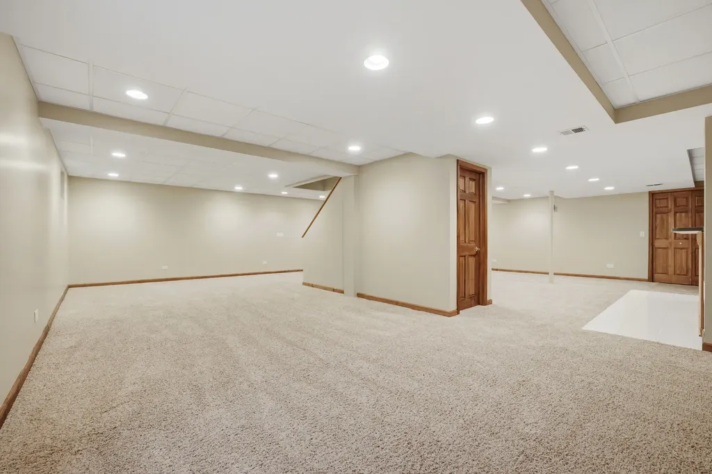 2528 Sun Valley Road Lisle IL 60532