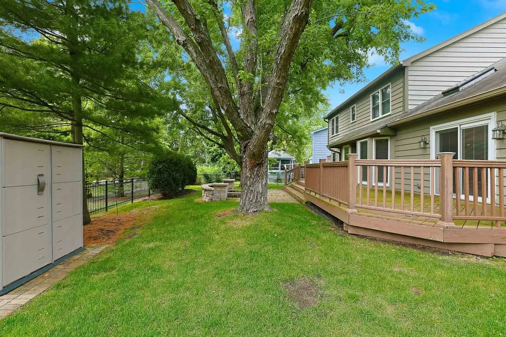 2528 Sun Valley Road Lisle IL 60532