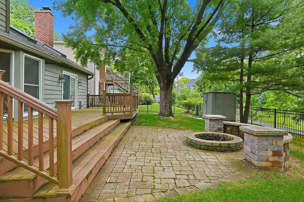 2528 Sun Valley Road Lisle IL 60532