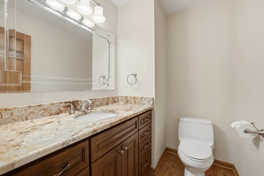 2528 Sun Valley Road Lisle IL 60532