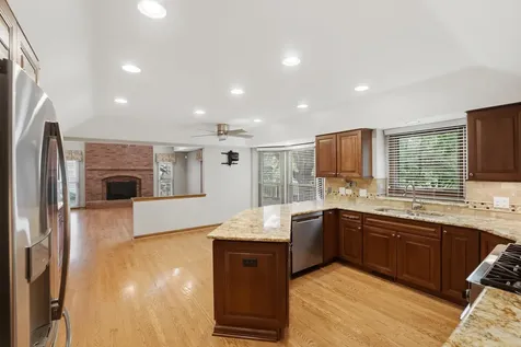 2528 Sun Valley Road Lisle IL 60532