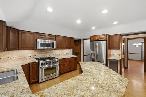 2528 Sun Valley Road Lisle IL 60532