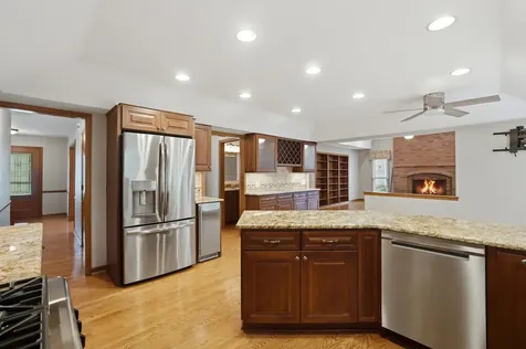 2528 Sun Valley Road Lisle IL 60532