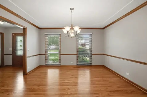 2528 Sun Valley Road Lisle IL 60532