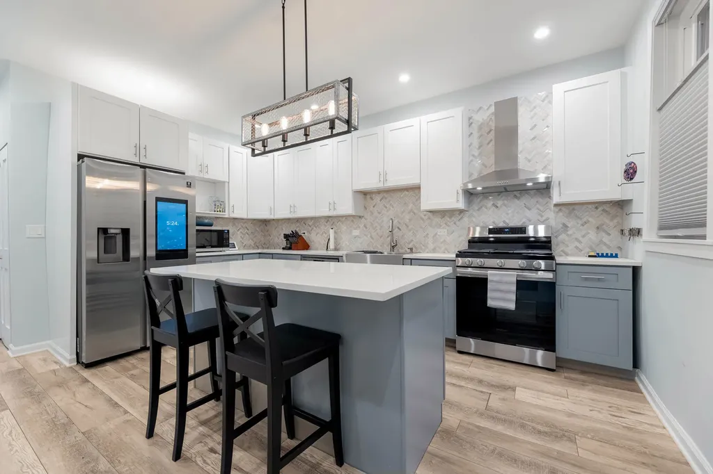 7251 South Paxton Avenue Chicago IL 60649