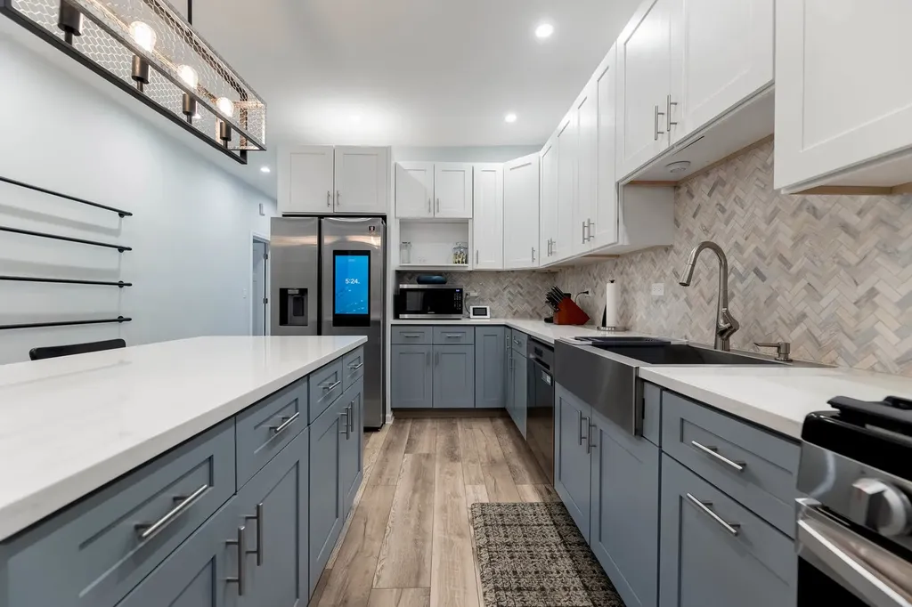 7251 South Paxton Avenue Chicago IL 60649