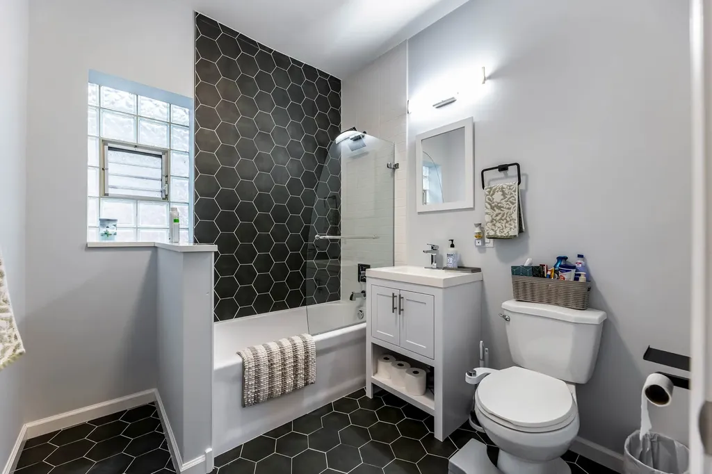 7251 South Paxton Avenue Chicago IL 60649
