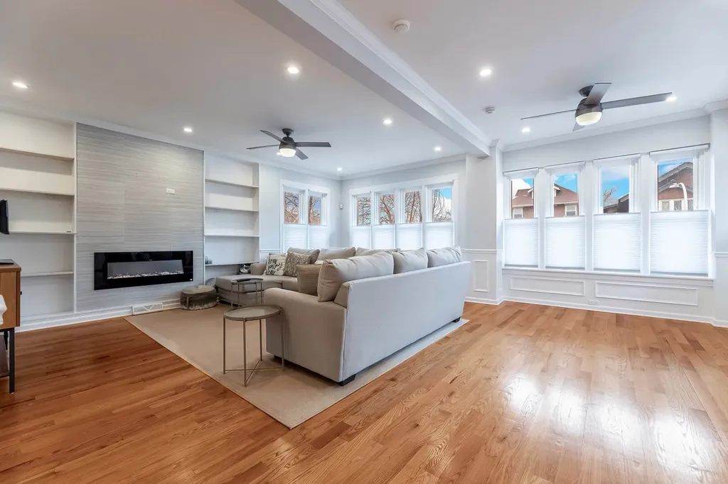 7251 South Paxton Avenue Chicago IL 60649