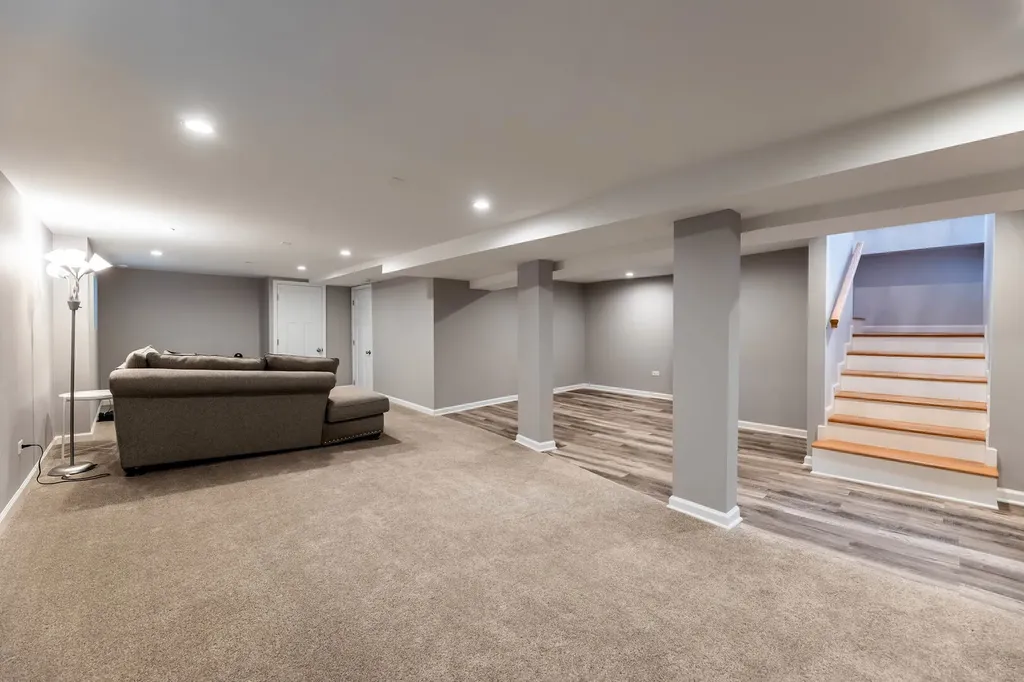 7251 South Paxton Avenue Chicago IL 60649