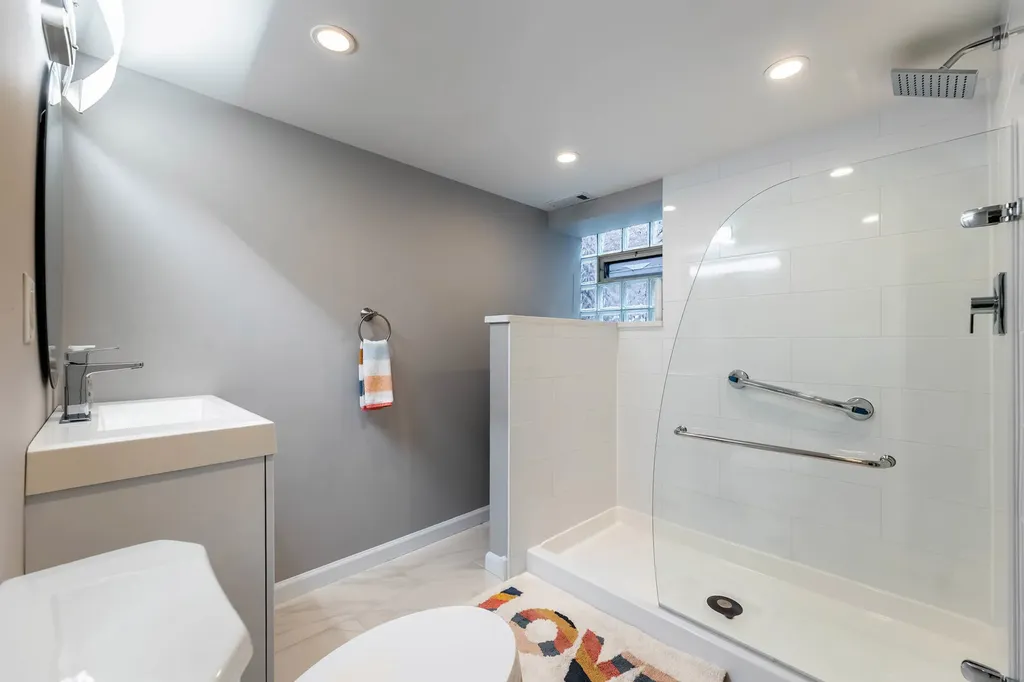7251 South Paxton Avenue Chicago IL 60649