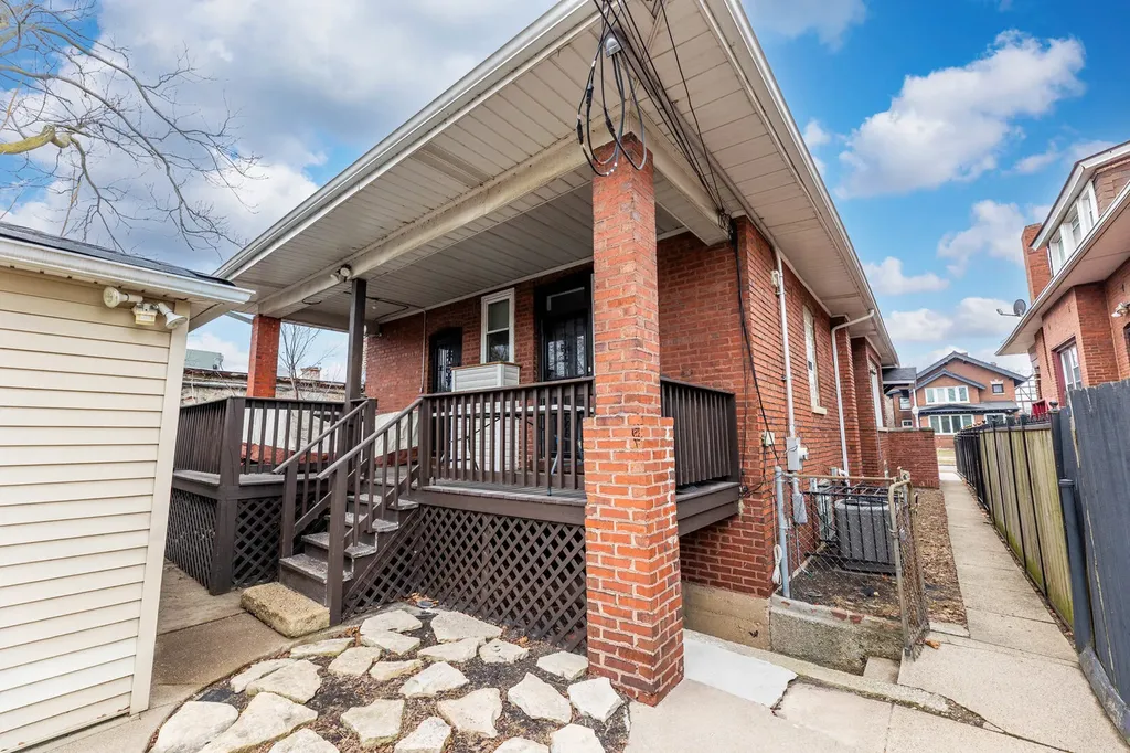 7251 South Paxton Avenue Chicago IL 60649