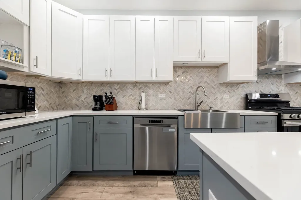 7251 South Paxton Avenue Chicago IL 60649