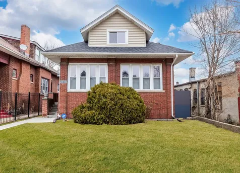 7251 South Paxton Avenue Chicago IL 60649