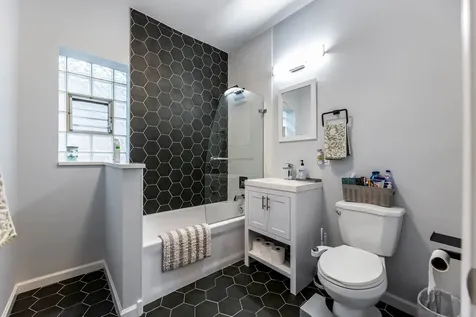 7251 South Paxton Avenue Chicago IL 60649