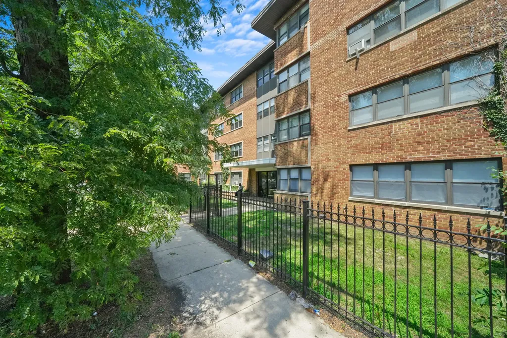 7801 South South Shore Drive Chicago IL 60649