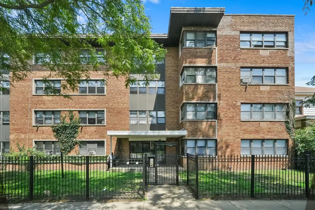 7801 South South Shore Drive Chicago IL 60649