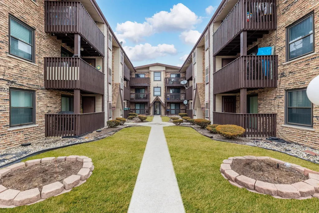 4553 West 56th Street Chicago IL 60629