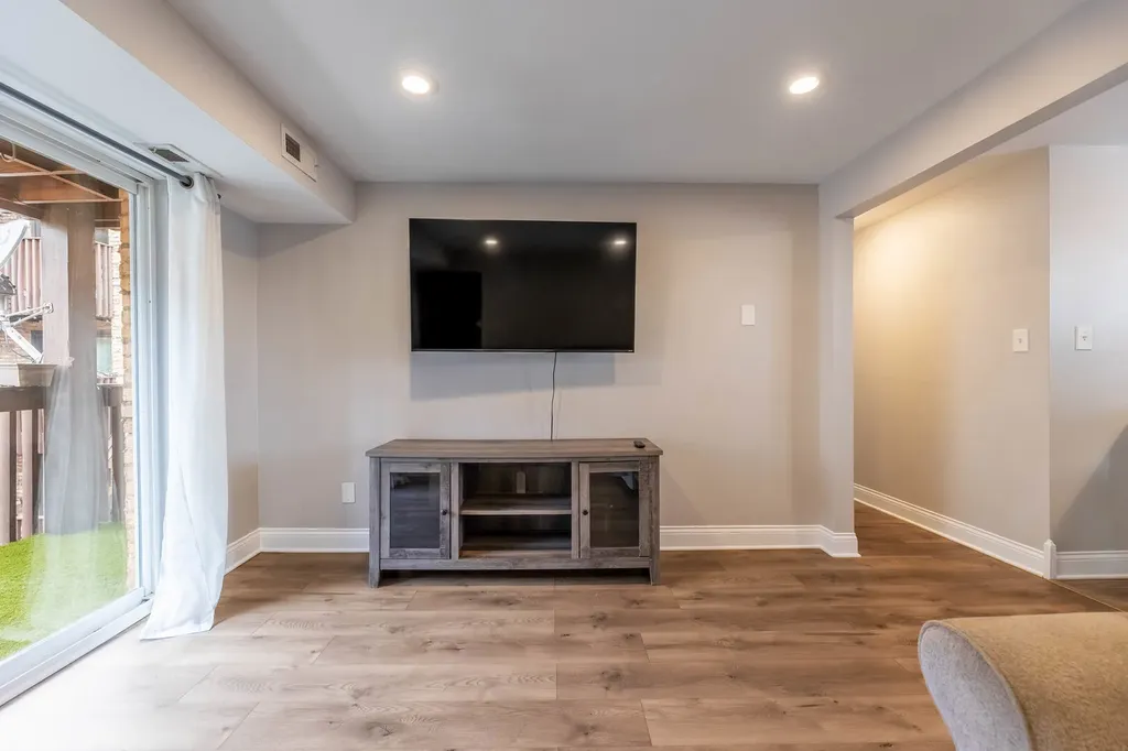 4553 West 56th Street Chicago IL 60629