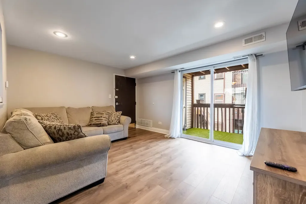 4553 West 56th Street Chicago IL 60629