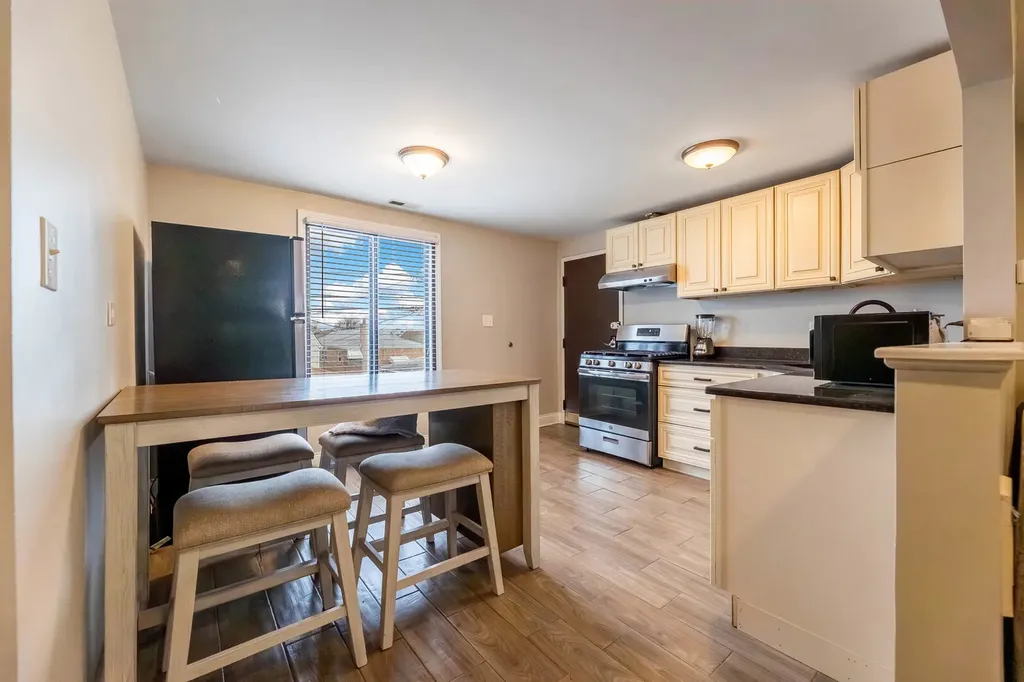 4553 West 56th Street Chicago IL 60629