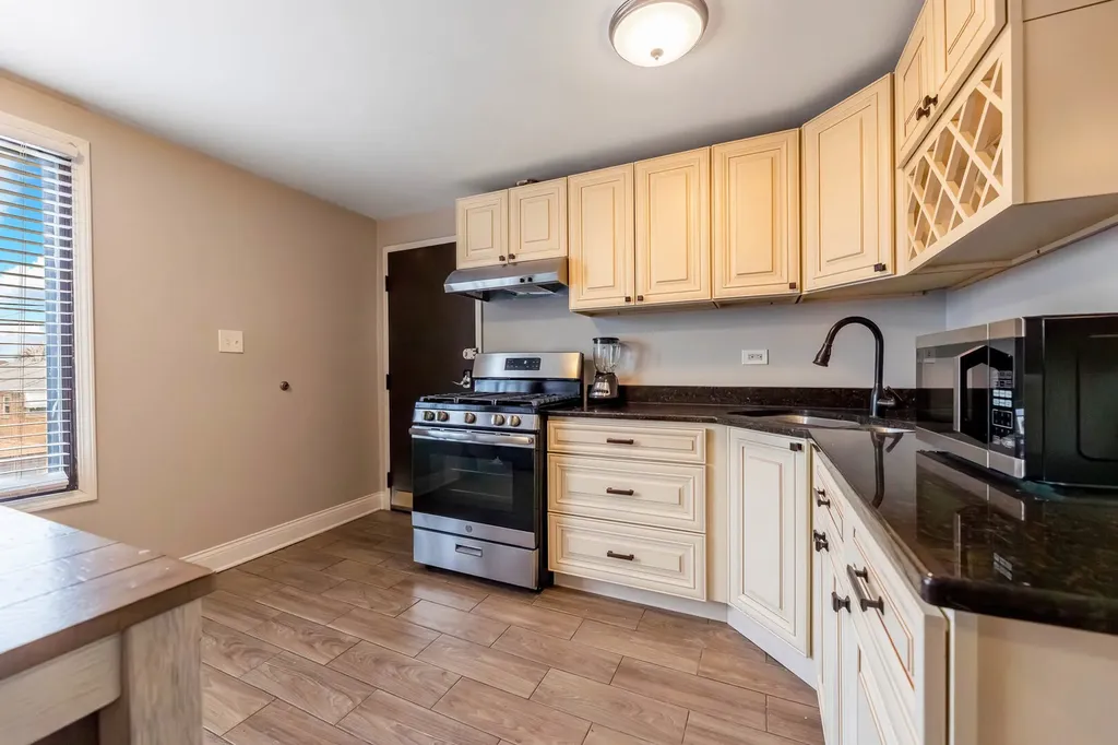 4553 West 56th Street Chicago IL 60629