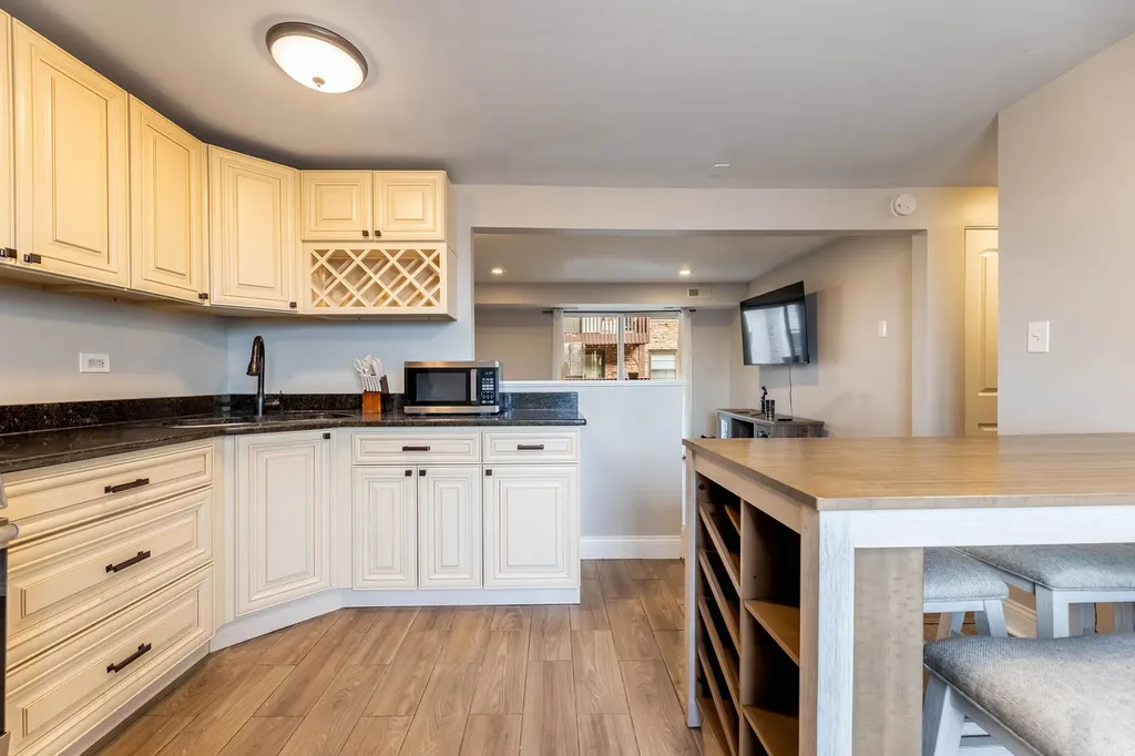 4553 West 56th Street Chicago IL 60629