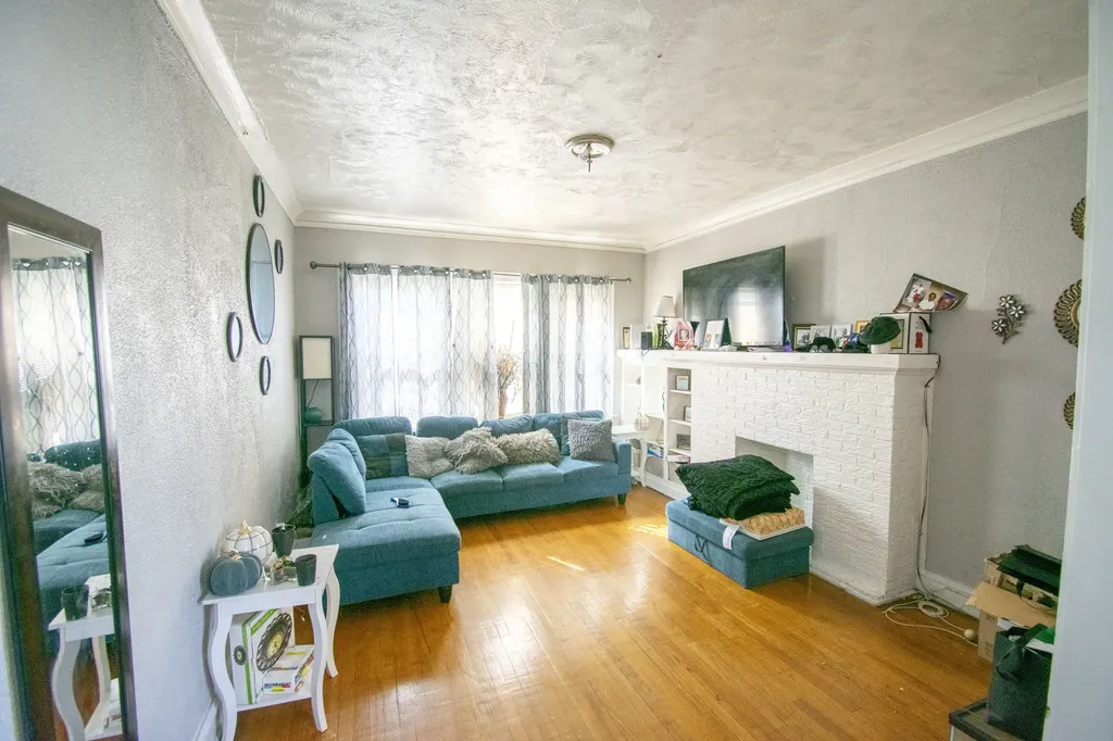334 East 75th Street Chicago IL 60619