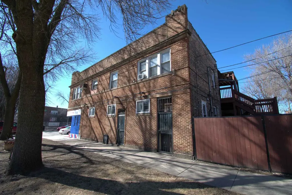 334 East 75th Street Chicago IL 60619