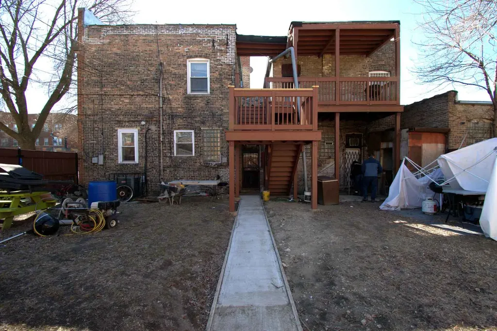 334 East 75th Street Chicago IL 60619