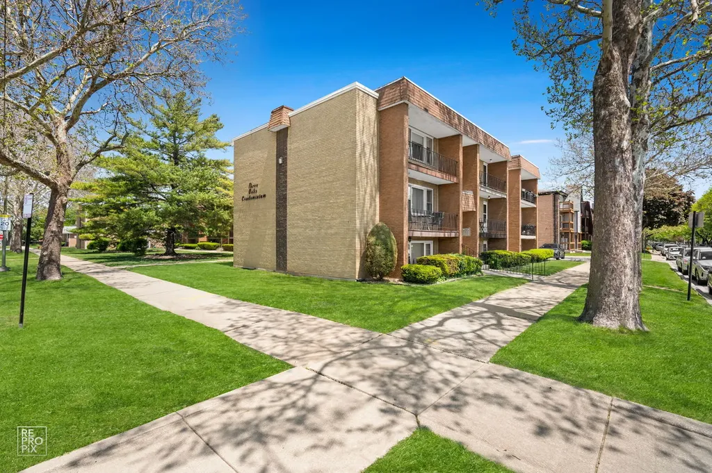 6758 West 64th Place Chicago IL 60638
