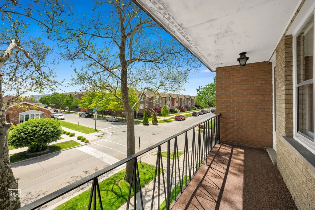 6758 West 64th Place Chicago IL 60638