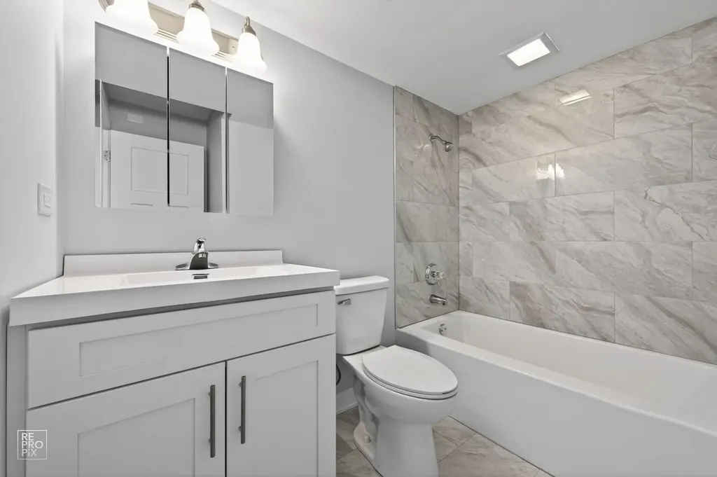 6758 West 64th Place Chicago IL 60638