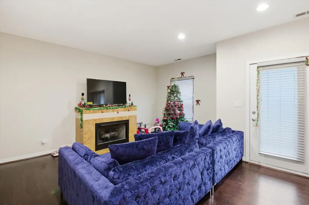 830 East Bowen Avenue Chicago IL 60653