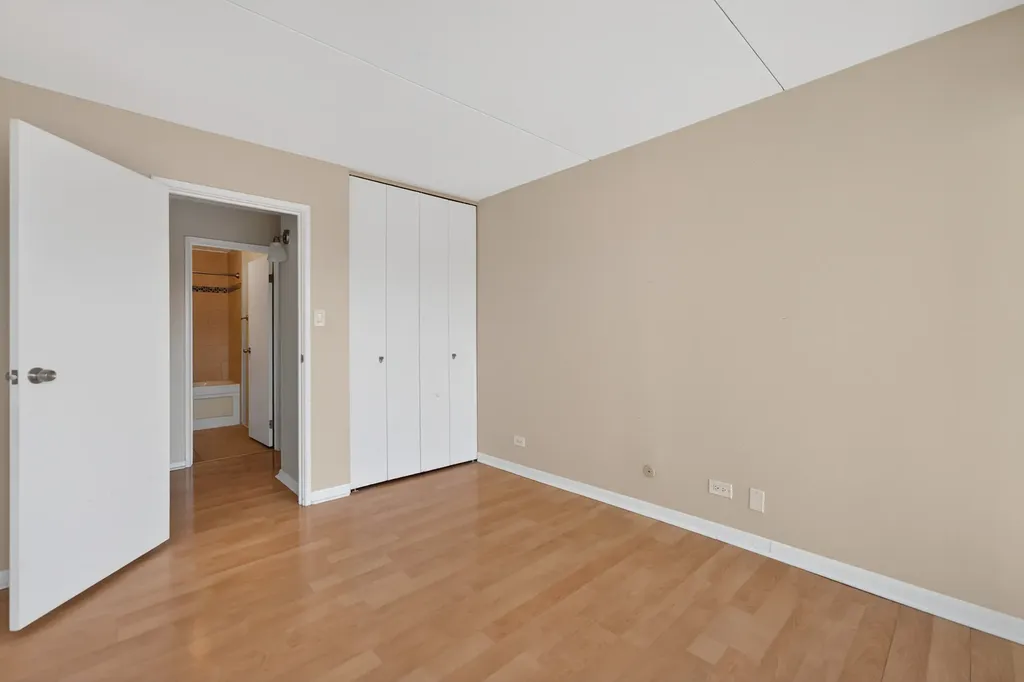 2015 South Finley Road Lombard IL 60148