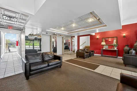2015 South Finley Road Lombard IL 60148