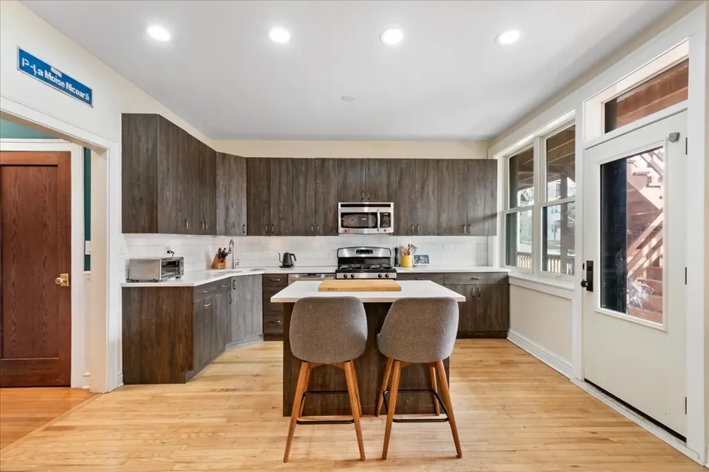 2751 West Giddings Street Chicago IL 60625